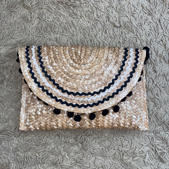 Francesca's Collections Handbags - NWOT straw & Pom Pom clutch bag